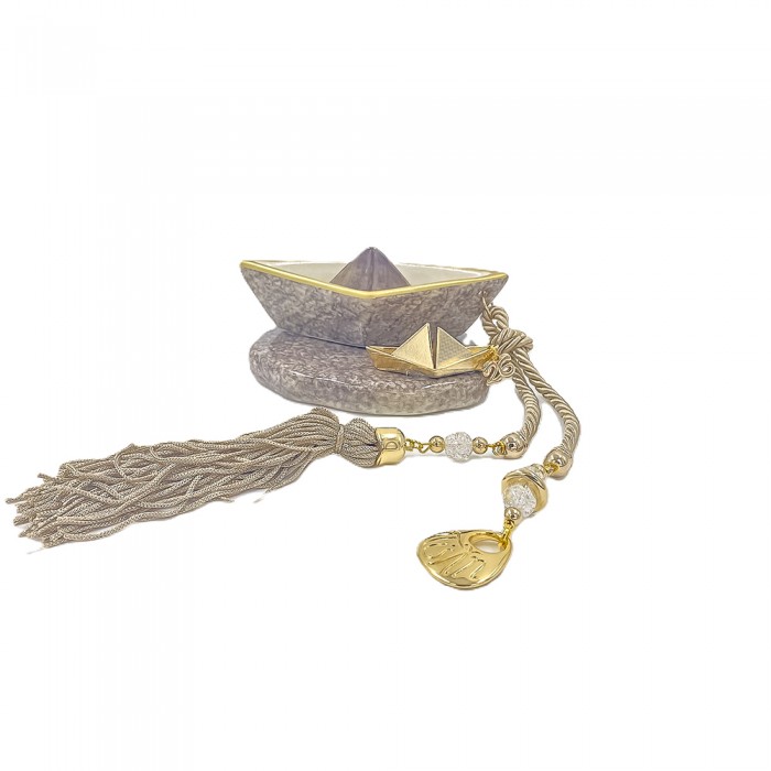 Christmas Charms 2026 - Tabletop good luck charm 2026 Beige stone with 2 boats I002435