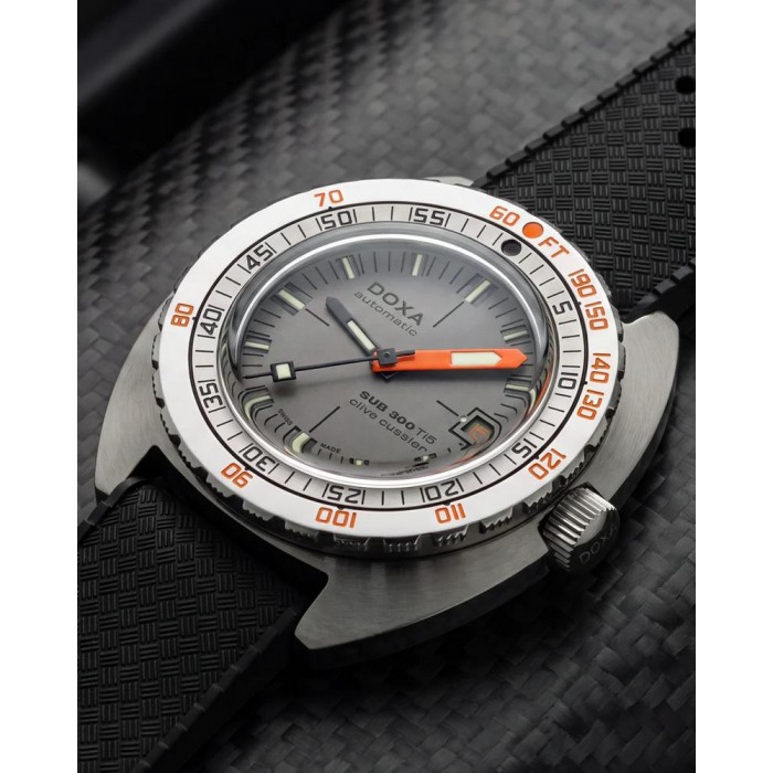 DOXA - SUB 300 Ti5 CLIVE CUSSLER 823.50.121.20-SE14 DOXA - SUB 300 Ti5 CLIVE CUSSLER 823.50.121.20-SE14